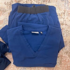 Men’s medium medelita and body intelligence scrubs